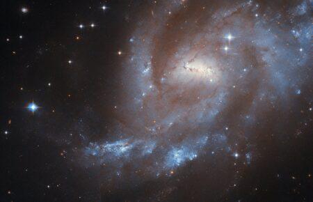 Телескоп «Хаббл» зробив фото спіральної галактики за 69 мільйонів світлових років від Землі