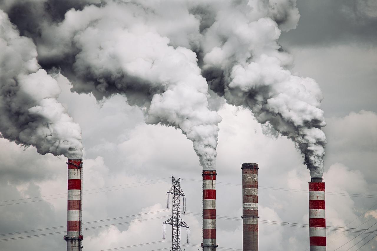 «Перші результати — мінімум у 2035 році»: що варто знати про новий закон щодо промзабруднення