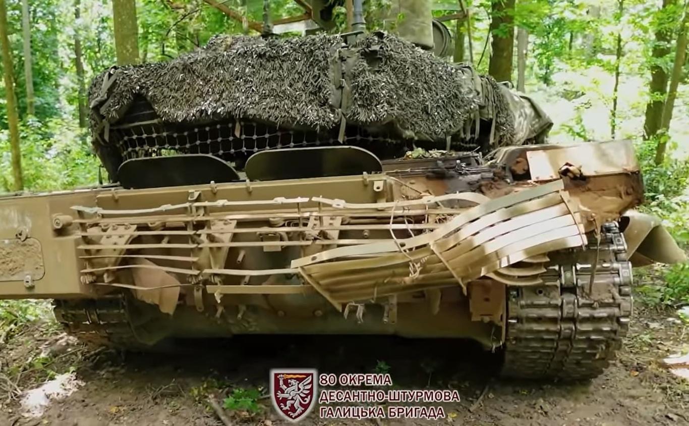 Українські десантники затрофеїли новітній російський танк Т-90М «Прорив» на Курщині (відео)