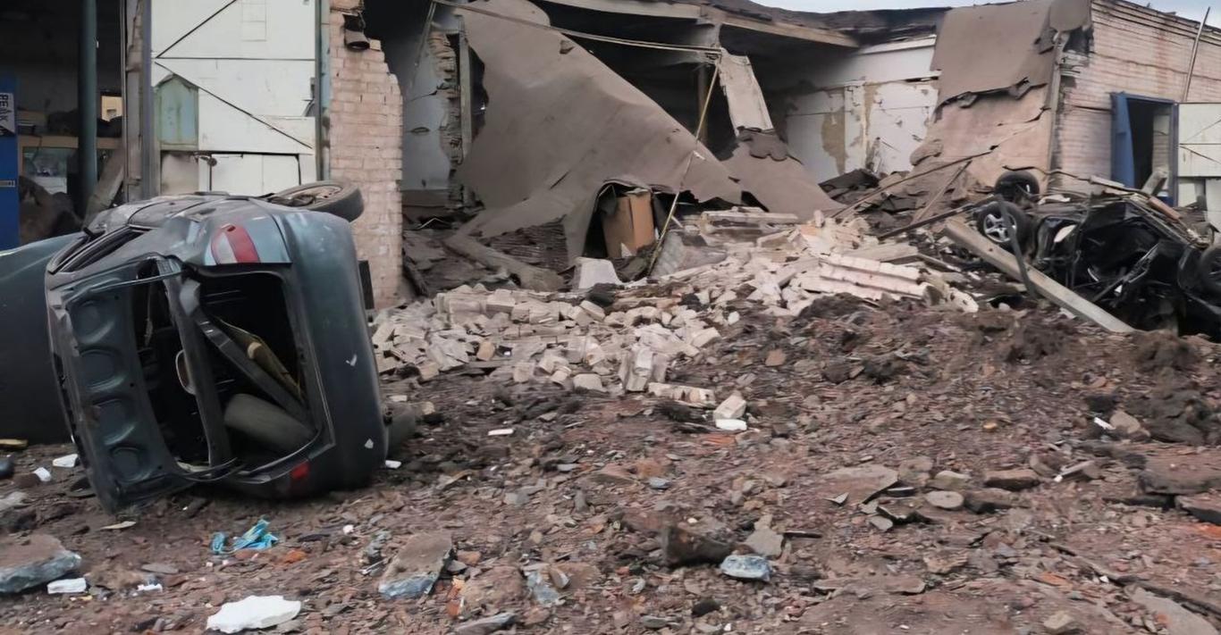 Росіяни знову атакували Кривий Ріг, вибух потрапив у прямий етер (відео)