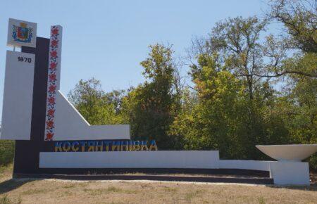 Щонайменше 2 людини загинули і 8 поранені унаслідок ранкового удару по Костянтинівці