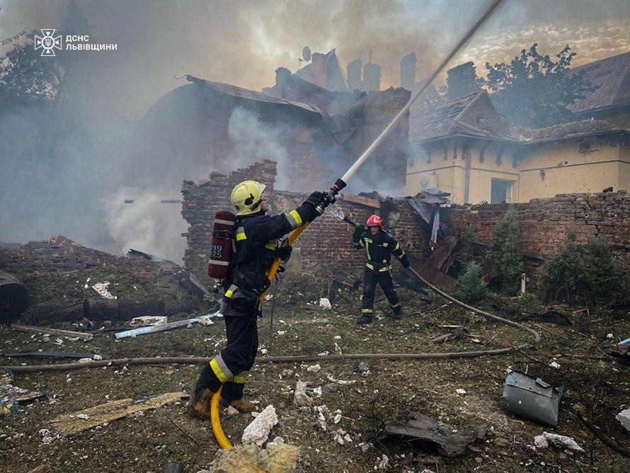 Загинула матір і троє дітей — Садовий про удар по Львову