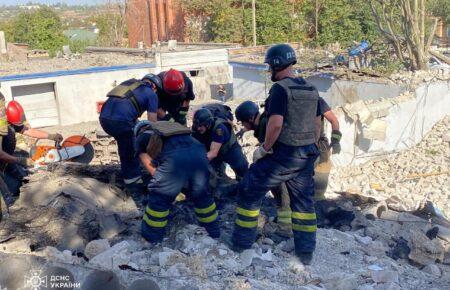 Ракетний удар по Кривому Рогу: під завалами знайшли загиблу жінку