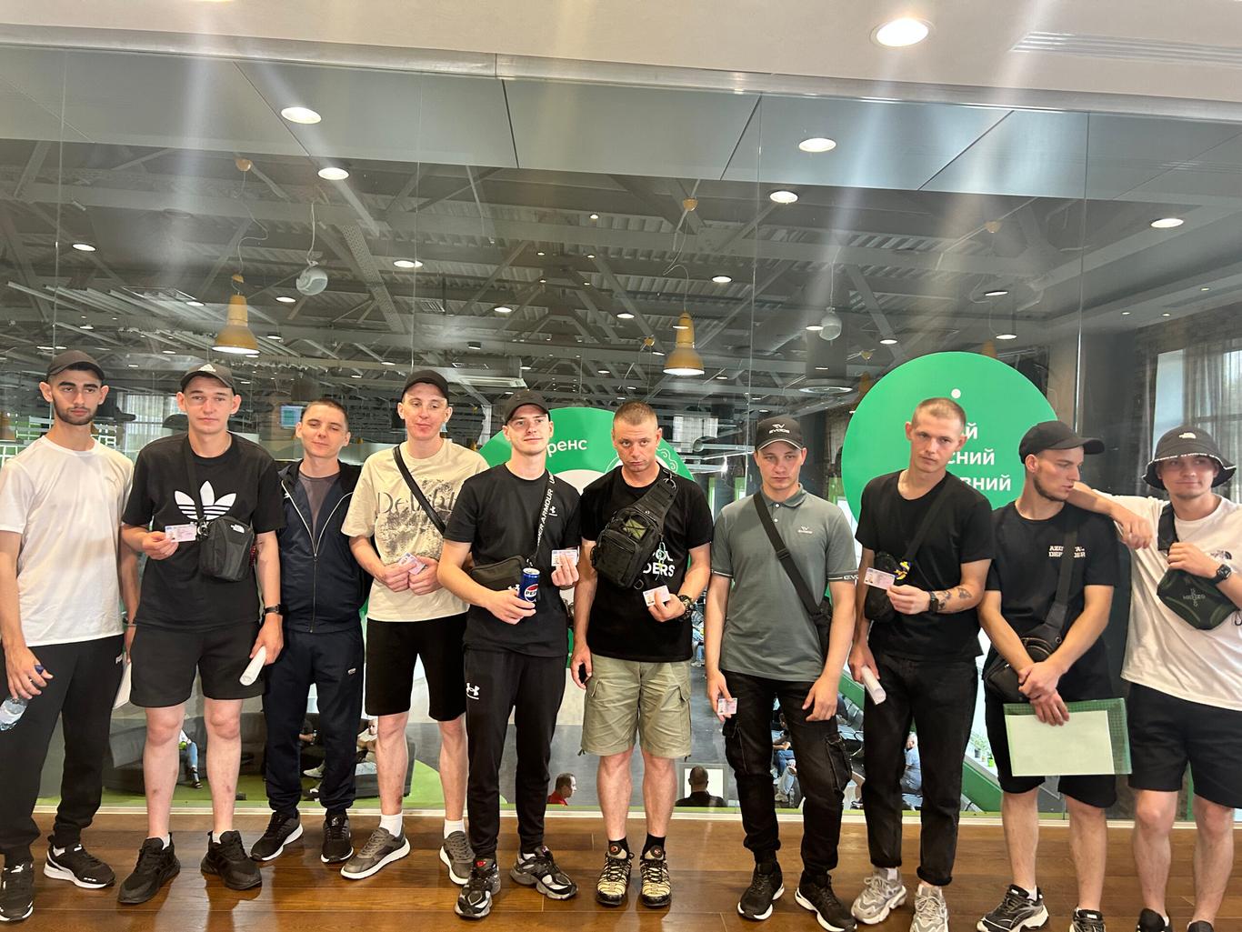 «Пожити для себе і завести сімʼю»: як звільнені з полону нацгвардійці адаптуються до життя вдома