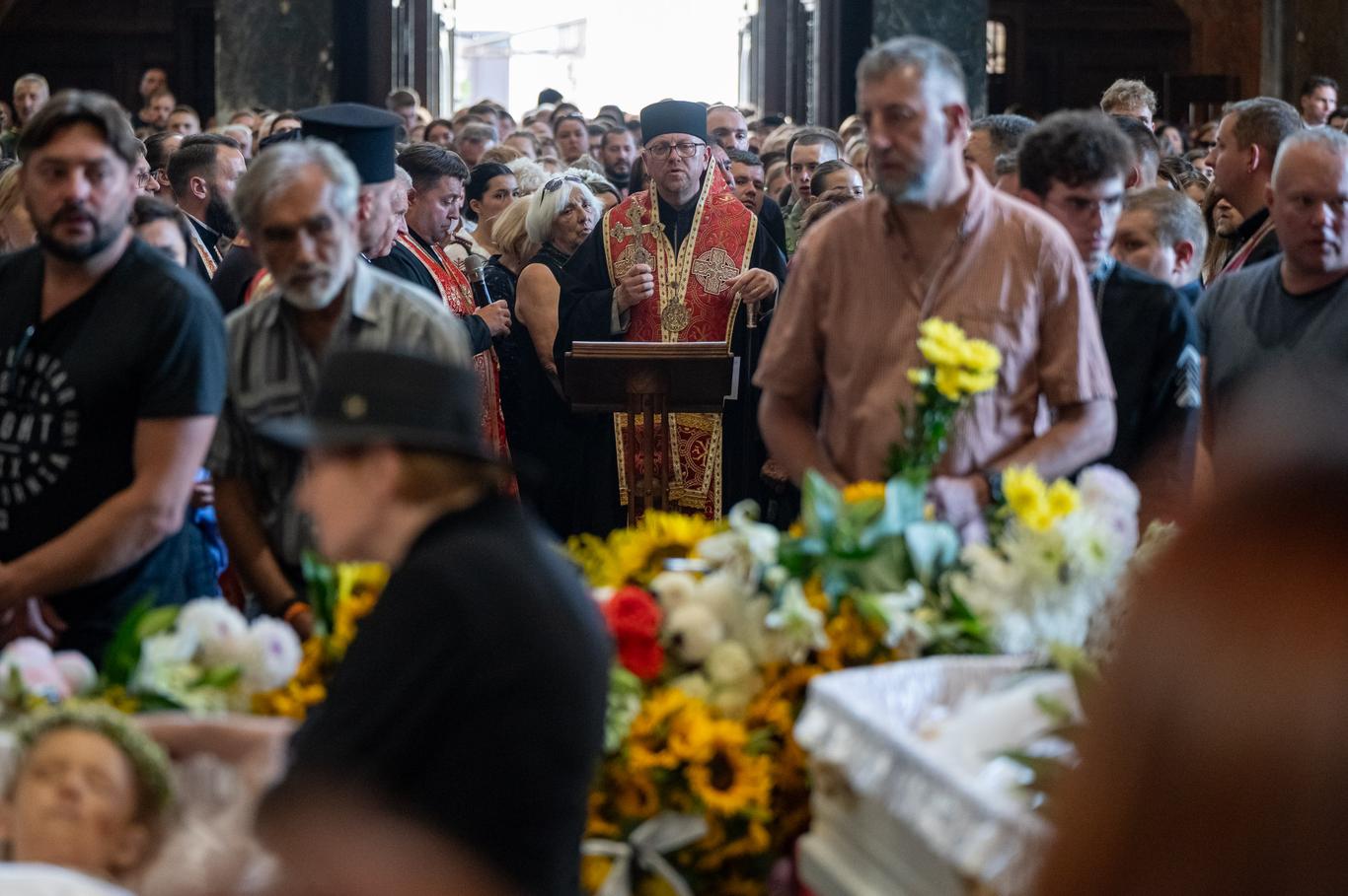 У Львові попрощалися із загиблими внаслідок обстрілу матір'ю і доньками