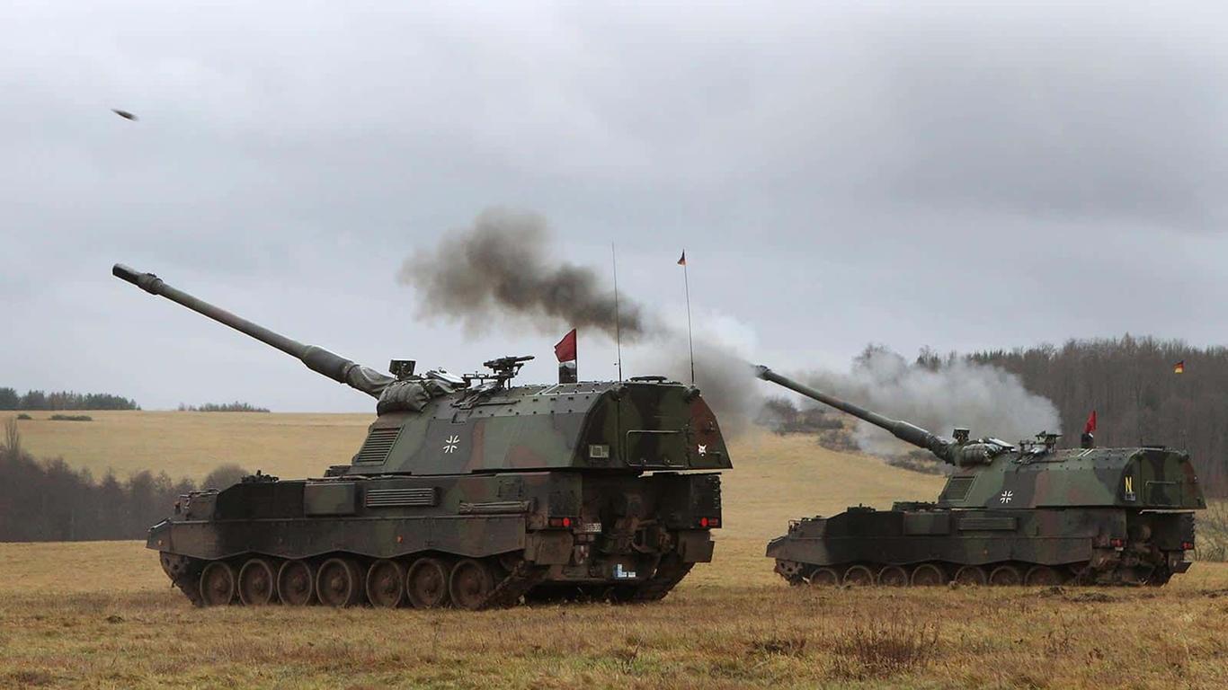 Україна отримає ще 77 танків Leopard 1A5 та 12 гаубиць Panzerhaubitze 2000