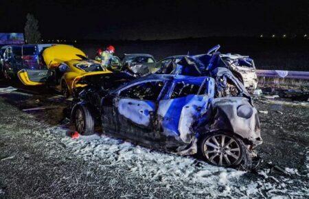 У Польщі зіткнулися понад 20 автівок, є загиблі та постраждалі