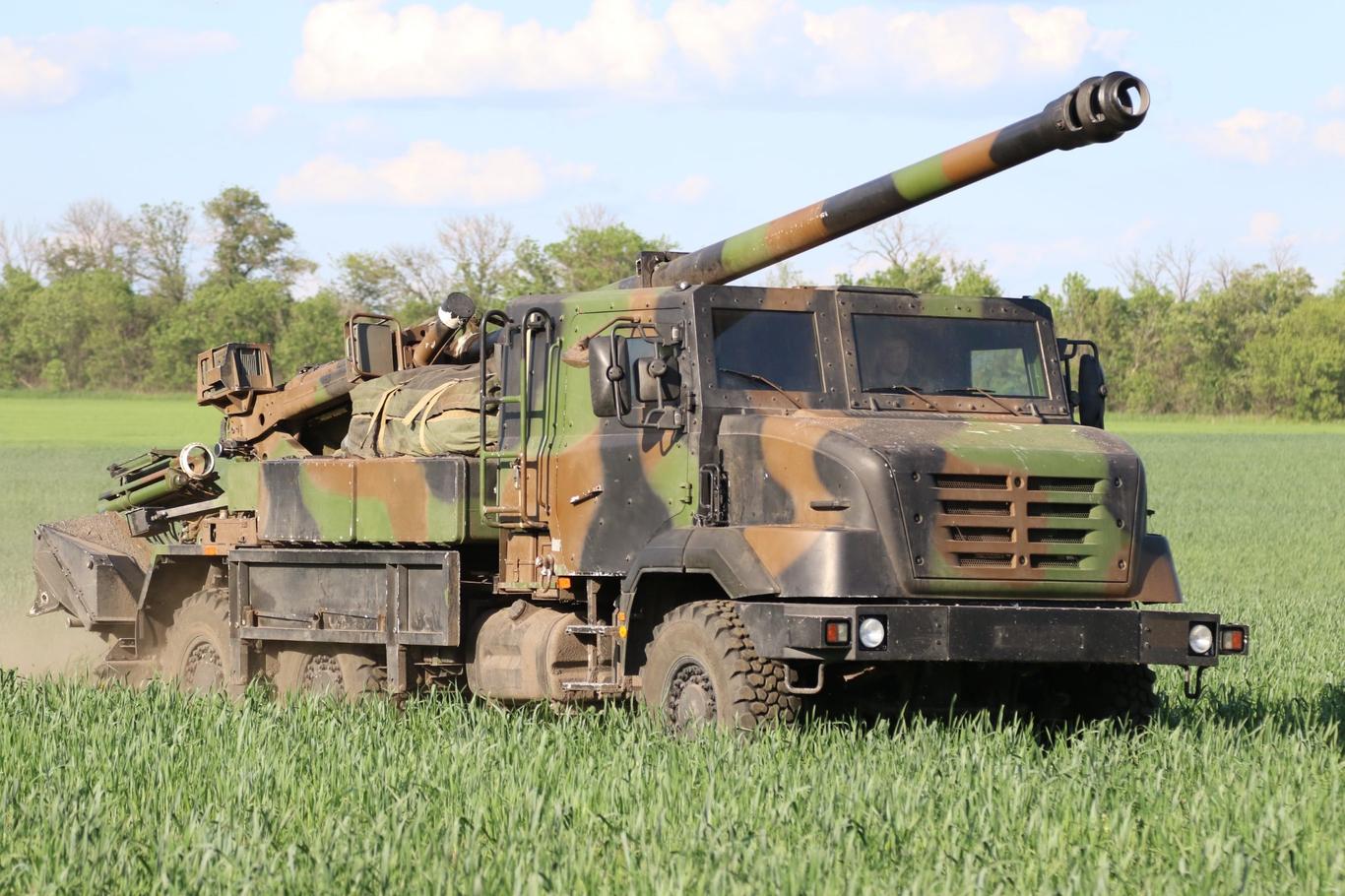 Ukraine will receive 12 French Caesar self-propelled guns