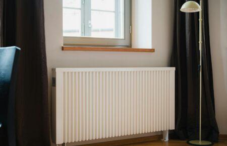 Через затримку з опалювальним сезоном в Україні різко зросло споживання електроенергії