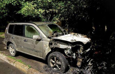 Від травня було понад 200 підпалів військових автівок — журналістка «Схем»