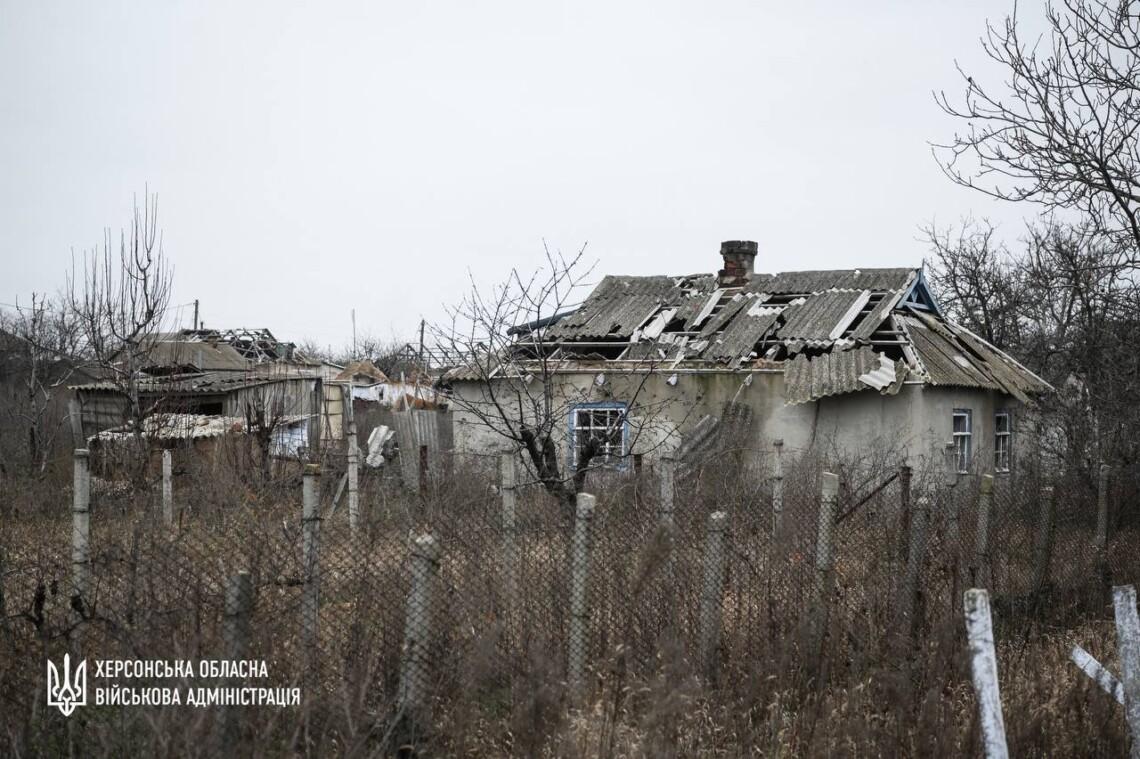 Окупанти обстріляли село на Херсонщині та поранили цивільну