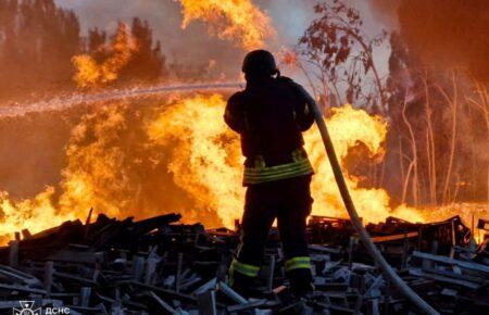 Росія за тиждень випустила по Україні близько 900 КАБів та понад 40 ракет — Зеленський 