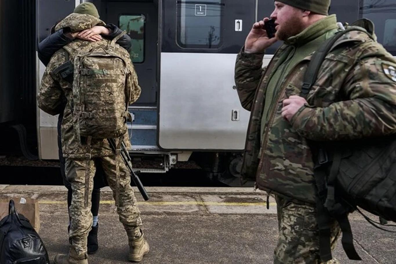 Уряд призупинив бронювання працівників від мобілізації через обурення Зеленського — ЗМІ