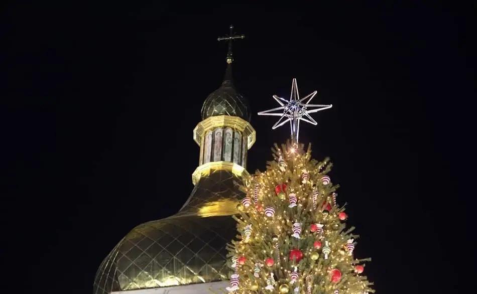 У Києві встановлять головну ялинку країни, але масових заходів не буде — КМДА