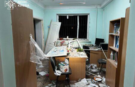 У Києві через падіння уламків БпЛА пошкоджена дитяча поліклініка (ФОТО)