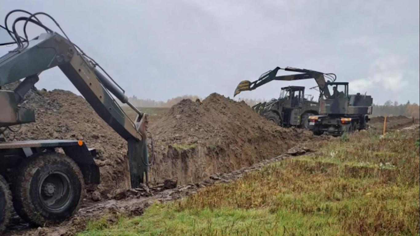 Польща почала будівництво лінії укріплень на кордоні з РФ