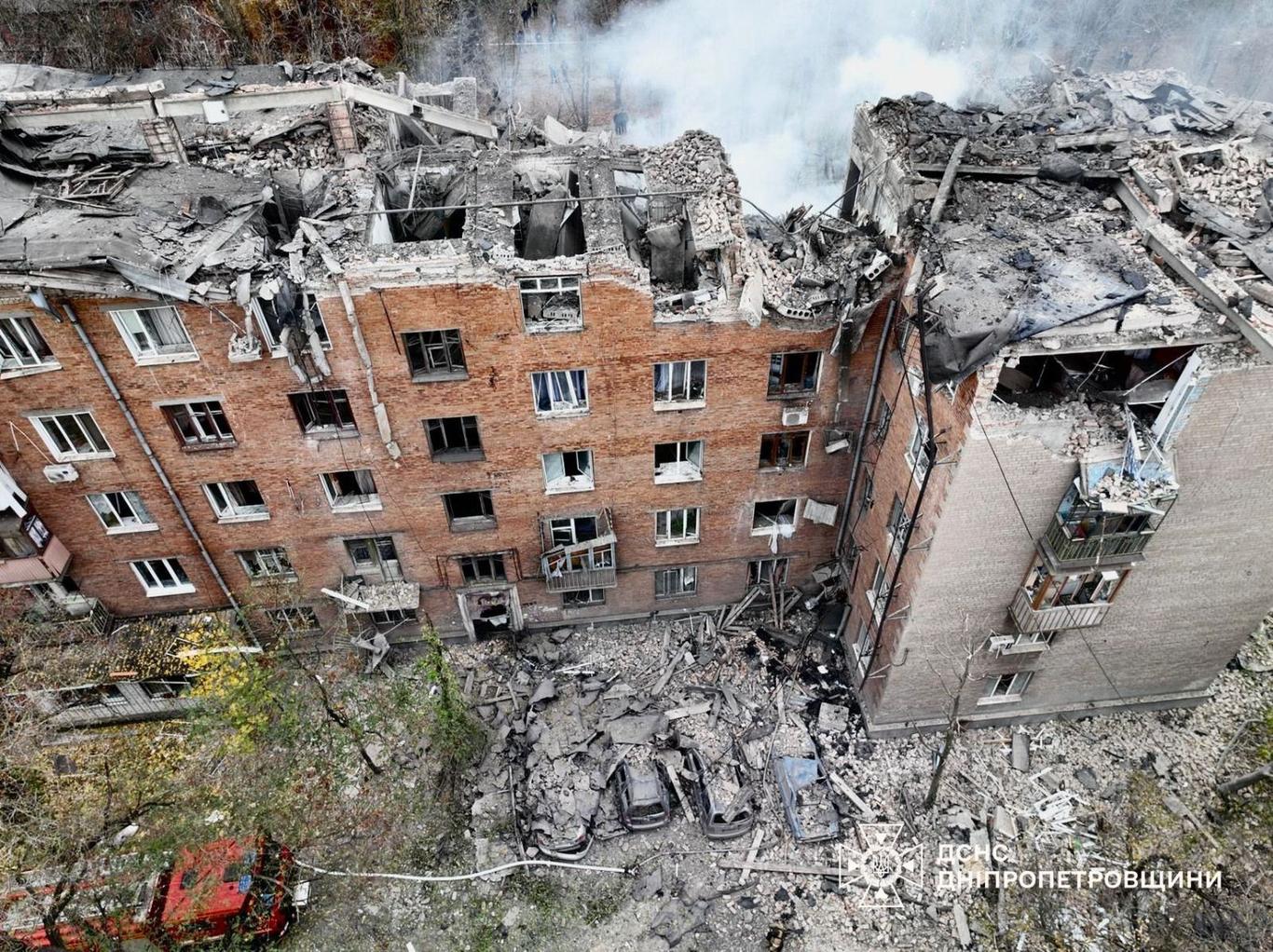 У Кривому Розі ракета зруйнувала весь під'їзд п'ятиповерхівки — кореспондентка