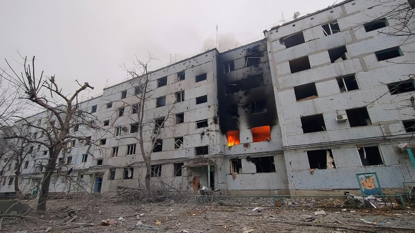 В Кураховому вже не працюють магазини та не розвозять воду, але залишаються сотні цивільних