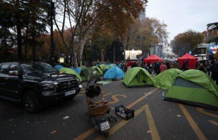 У Тбілісі застосували силу проти студентів, які вимагали перевиборів до парламенту