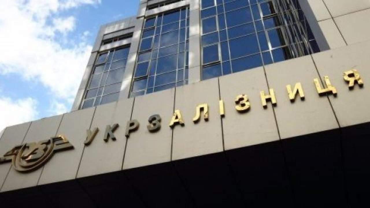 Через ракетний удар по Україні низка поїздів рухаються з затримкою