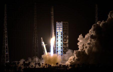 Китай запустив у космос два супутники з нового космодрому