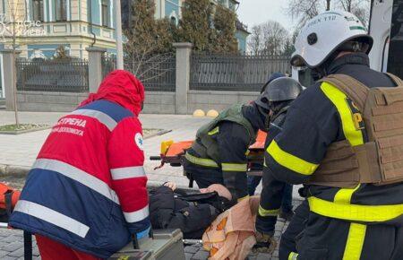 В Києві з-під завалів пошкодженого росіянами будинку дістали загиблу жінку