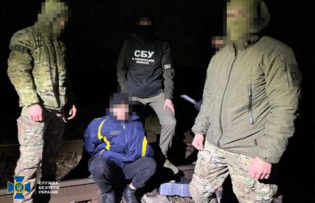 На Рівненщині СБУ затримала агента ФСБ, який намагався підірвати колію перед потягом