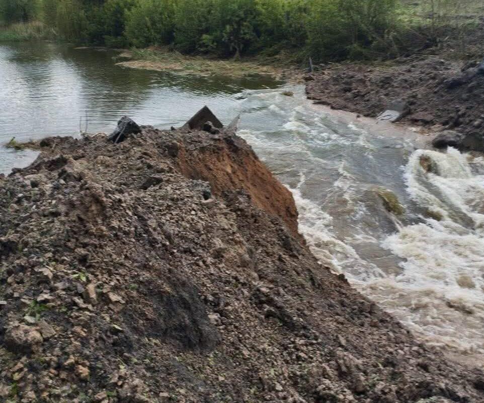 Окупанти пошкодили гідротехнічні споруди на Сумщині