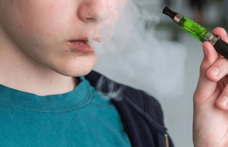 В Україні кожен п’ятий підліток вживає електронні сигарети — звіт МОЗ