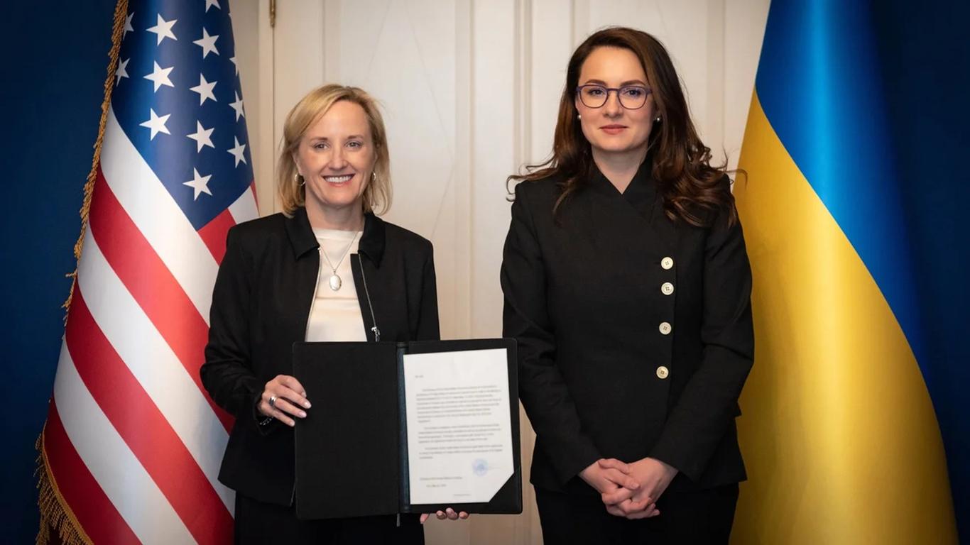 Україна та США запустили фонд відбудови в межах угоди про копалини