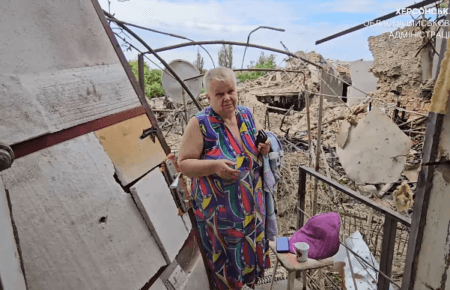 Артобстріл житлового кварталу Херсона: в ОВА показали наслідки (ВІДЕО)
