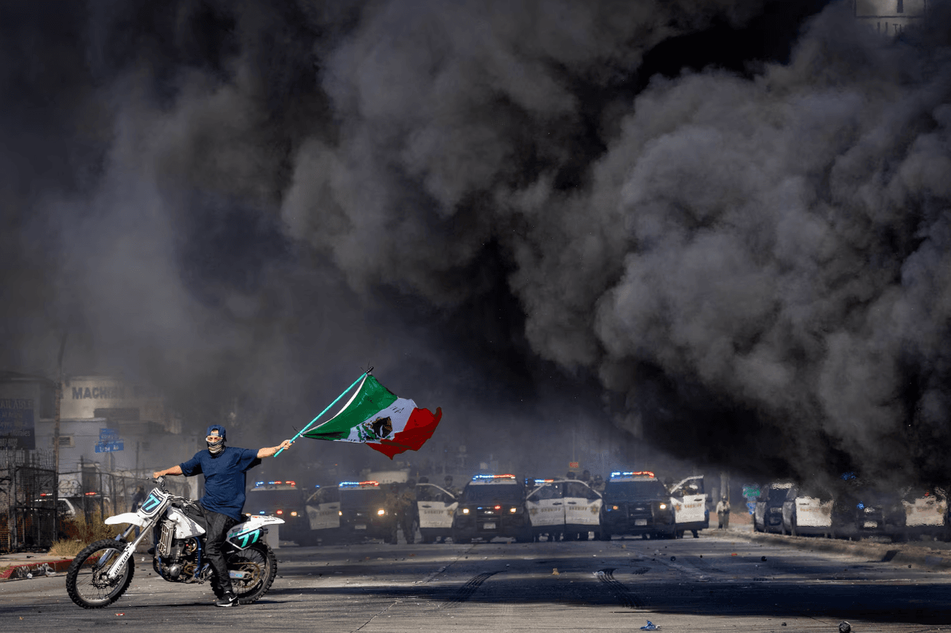 Протести в Лос-Анджелесі через імміграційні рейди: Трамп заявив про залучення Нацгвардії, влада міста заперечила