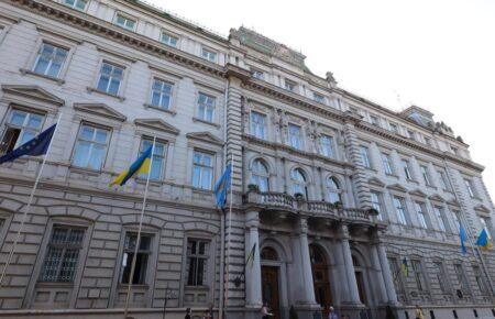 Львівська ОВА випускала чоловіків за кордон за підписом російського імператора: все, що відомо про скандал