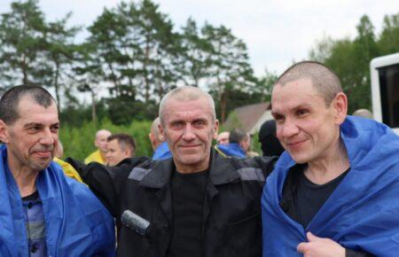 Восьмий за літо обмін полоненими: додому повернулася ще одна група українських захисників і цивільних (ФОТО, ВІДЕО)