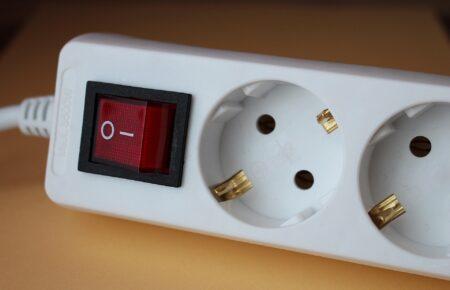 Україна перейшла на європейський стандарт напруги 230 вольт: що це означає