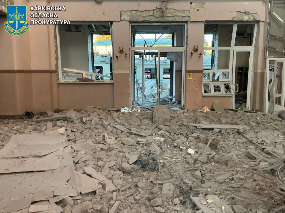 Окупанти завдали масованого удару по залізничній інфраструктурі у Лозовій, загинув механік