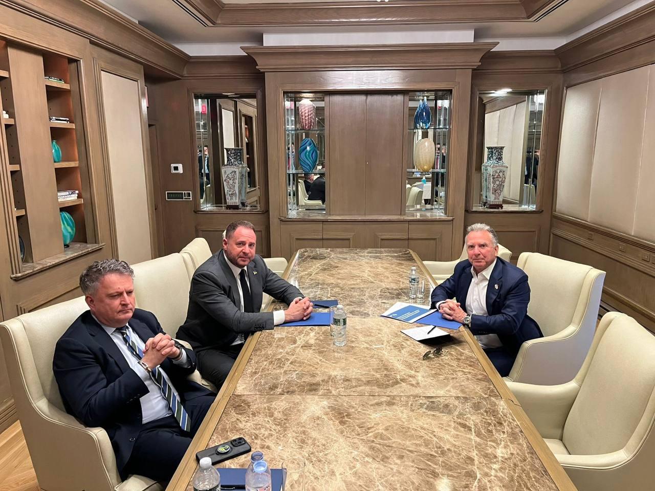 Голова ОП Єрмак і заступник міністра закордонних справ Кислиця зустрілися із спецпосланцем Трампа Віткоффом у Нью-Йорку