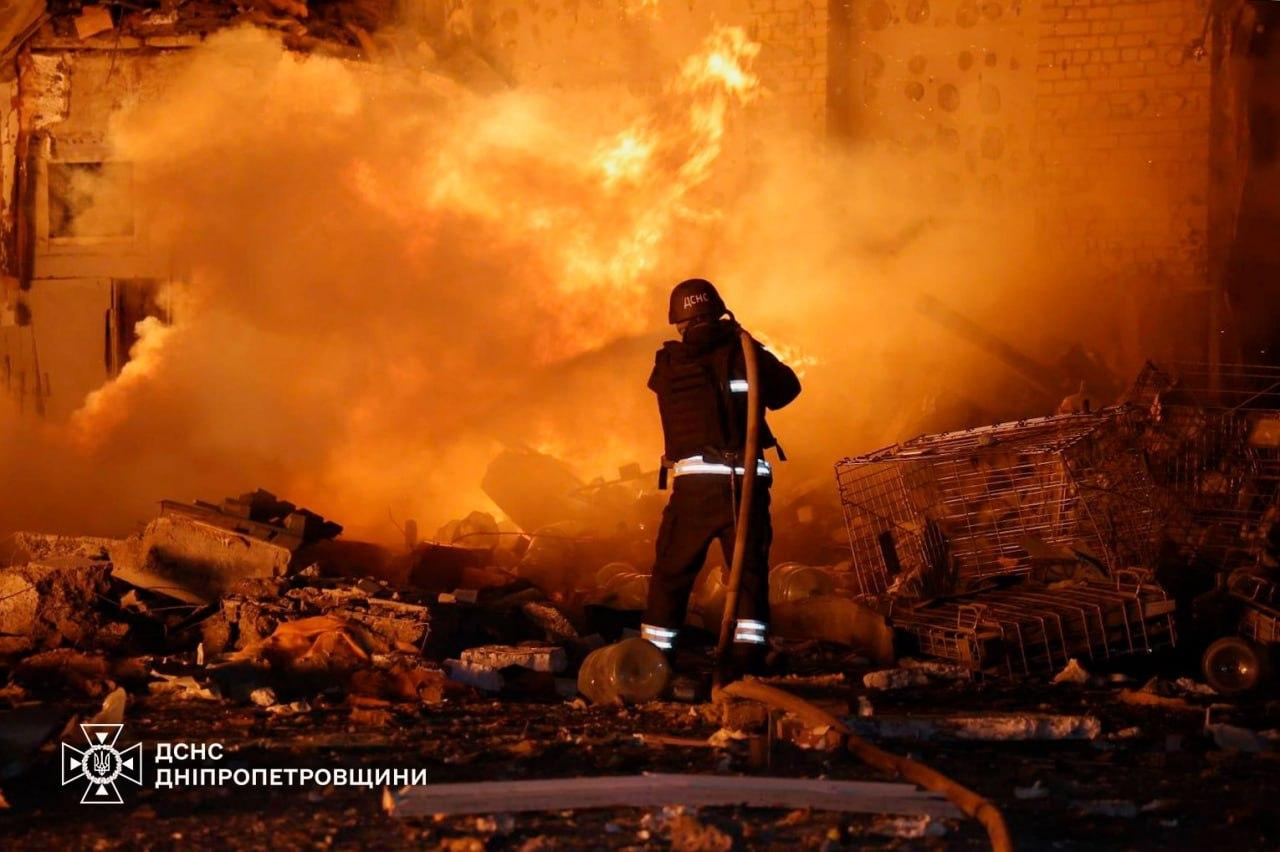 Росія масовано атакувала Дніпропетровщину: пошкоджені інфраструктурні об'єкти