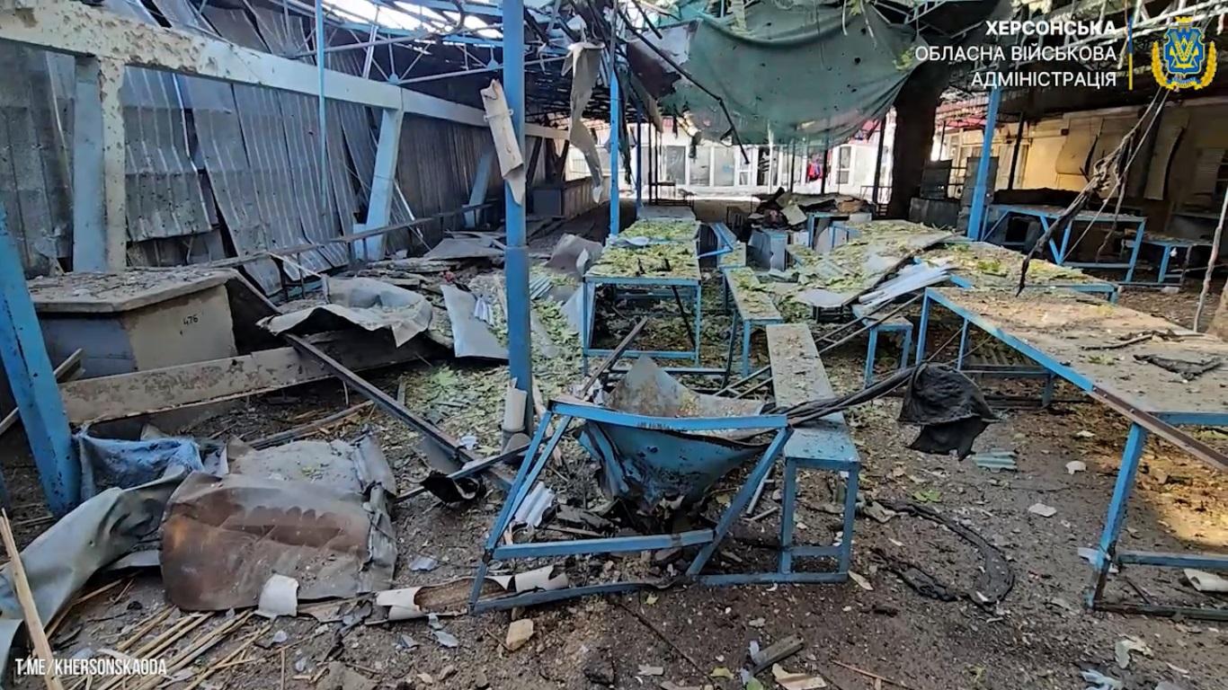 Зранку росіяни атакували Херсон, поранені троє людей (ВІДЕО)