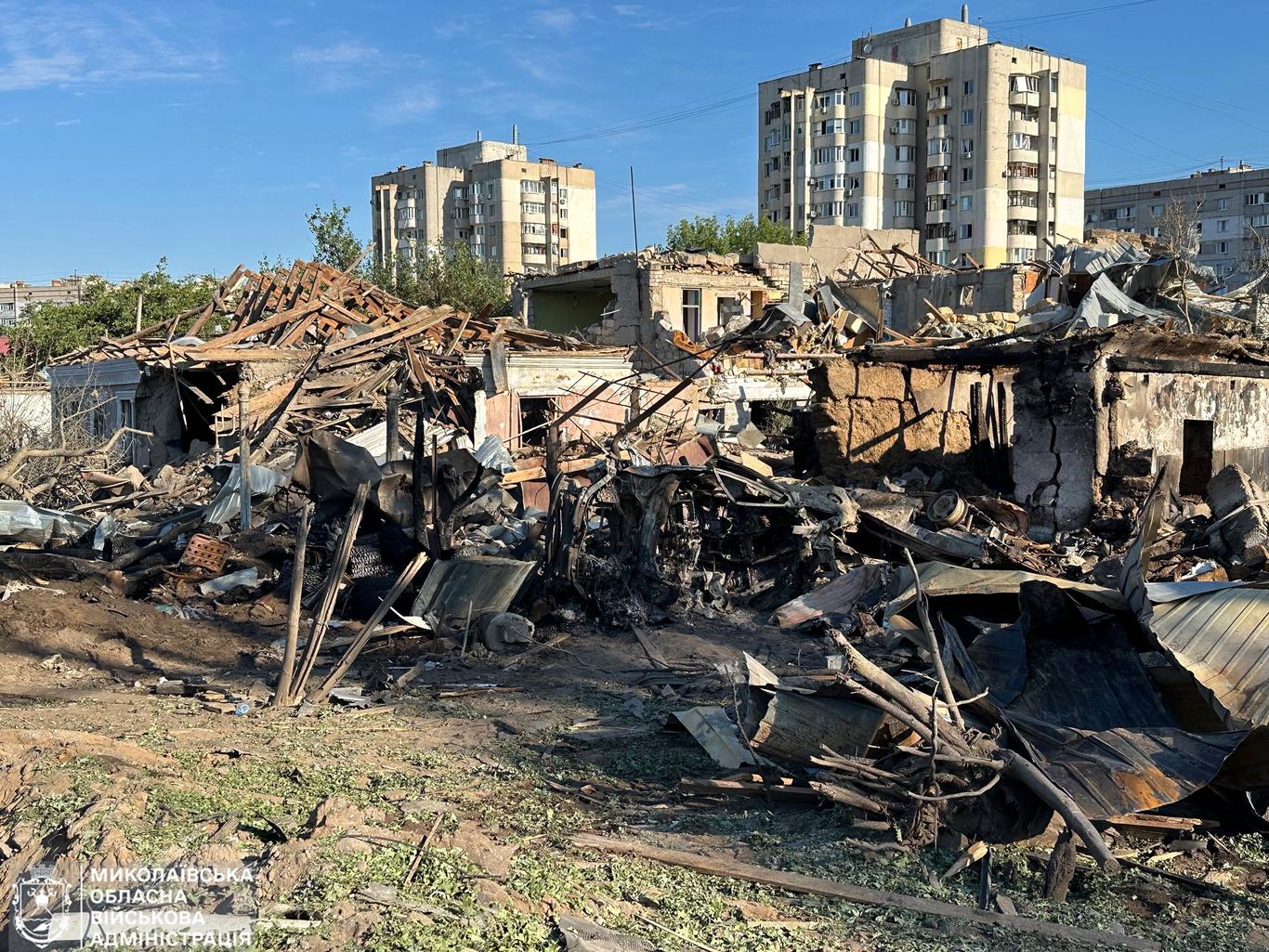 Окупанти вдарили ракетами по Миколаєву, постраждали 7 людей (ФОТО)