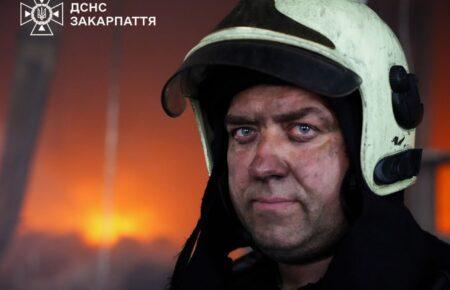 Пожежу на заводі в Мукачеві загасили через два дні після ракетного удару росіян (ФОТО)