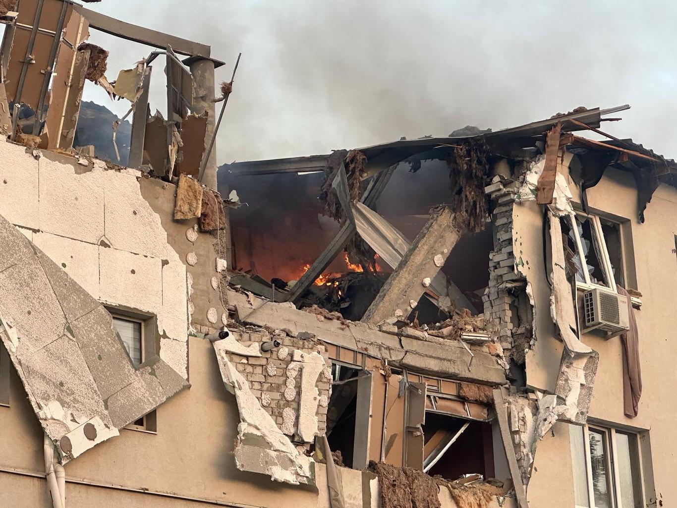 Імовірно, ще 4 людей можуть бути під завалами: журналістка про наслідки обстрілу Харкова