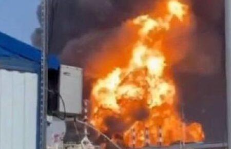 У Росії третій день не можуть загасити Новошахтинський НПЗ після атаки українських дронів