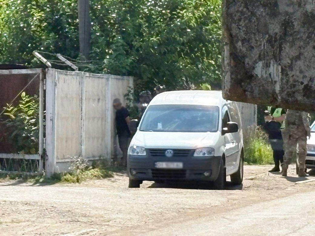 У Черкасах чоловік погрожував гранатою представникам ТЦК: що відомо про інцидент