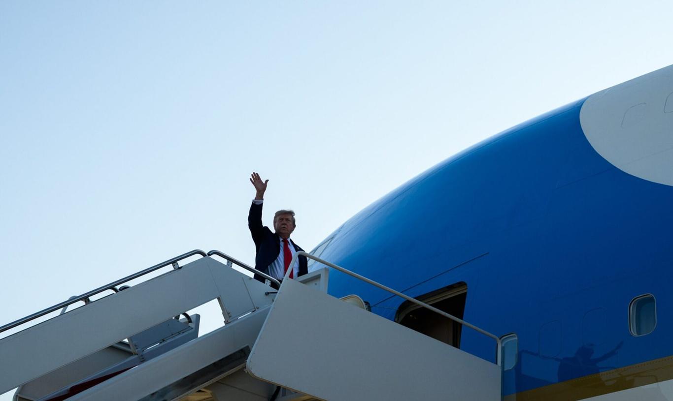 Трамп прибув на Аляску для зустрічі з Путіним