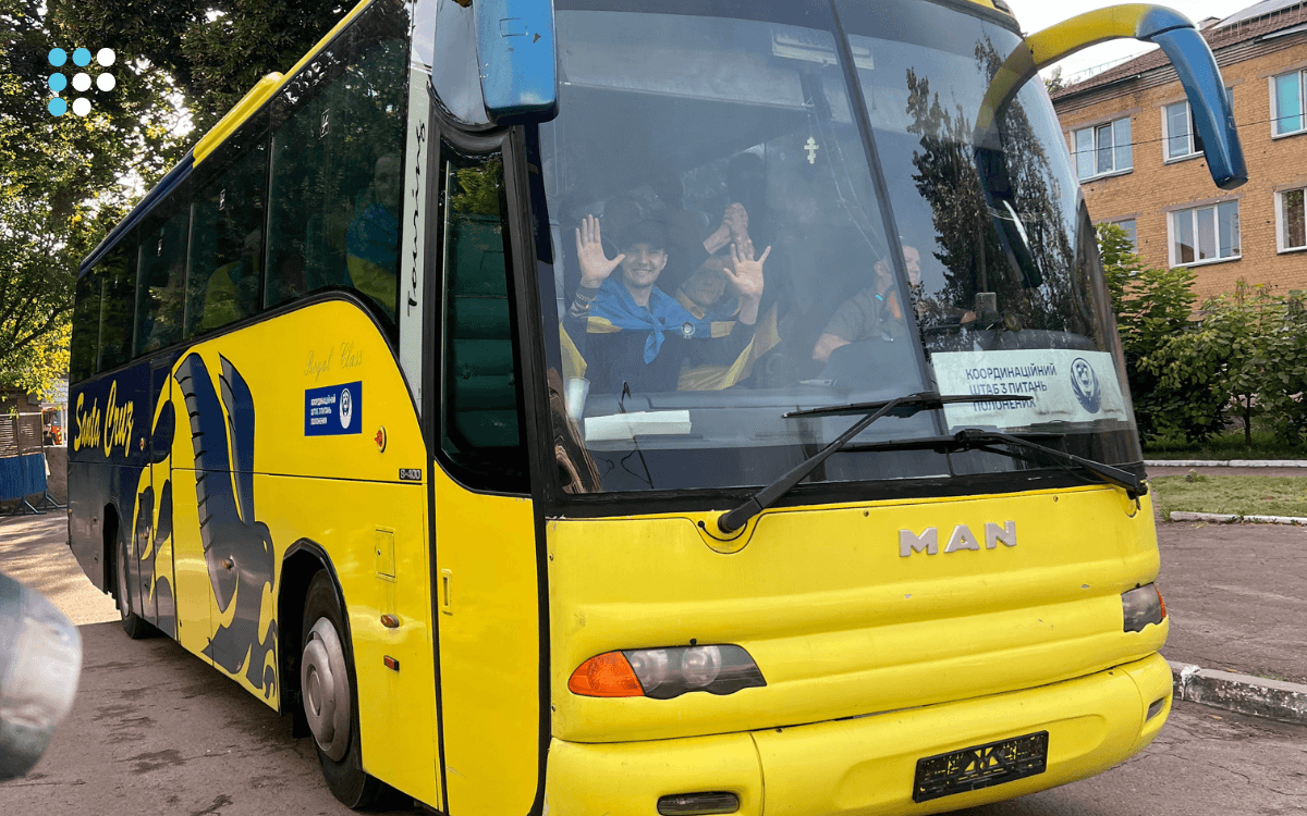 Як проходив обмін полоненими на День Незалежності: фоторепортаж Громадського радіо