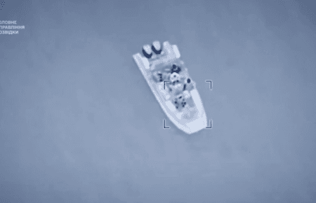 Бійці ГУР знищили ворожий катер в районі Залізного Порту (ВІДЕО)