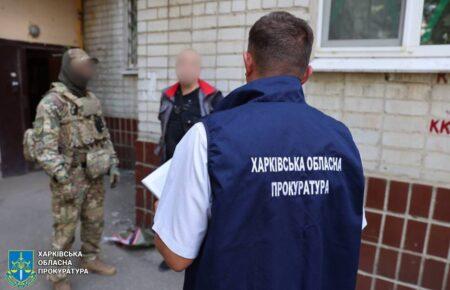 Група чоловіків у формі інтернет-провайдера напала на 89-річну матір військового в Харкові