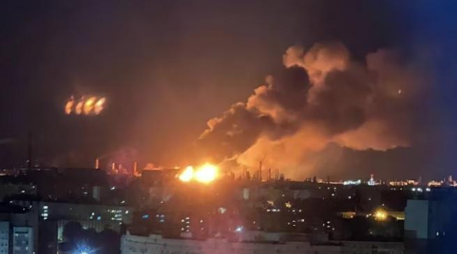 У Росії повідомляють про пожежу на Волгоградському НПЗ після удару дронів