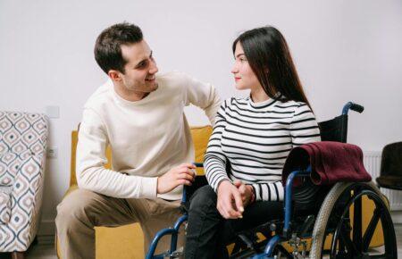 Перестаньте боятися: як спілкуватися з людьми з інвалідністю